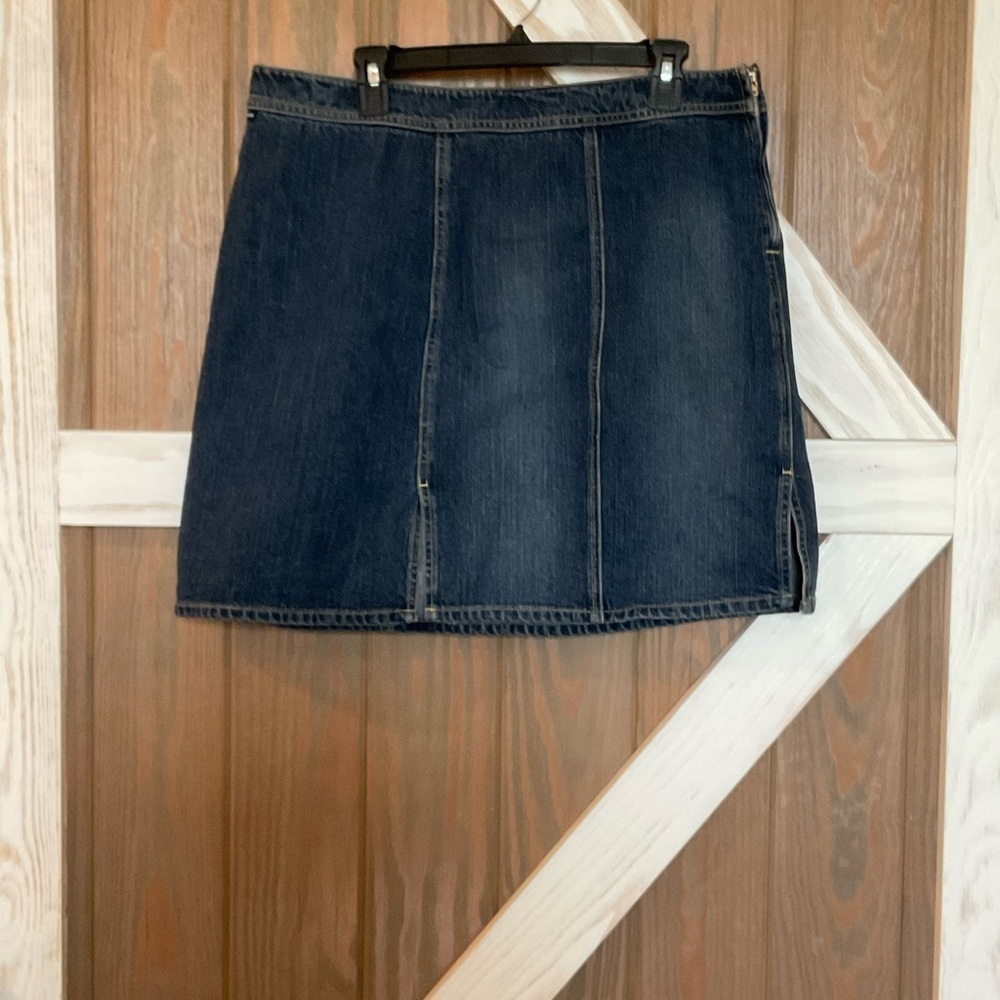 Tommy Hilfiger denim skirt with zipper. Waist 19 1/2”, length 19 1/2” - Picture 2 of 8